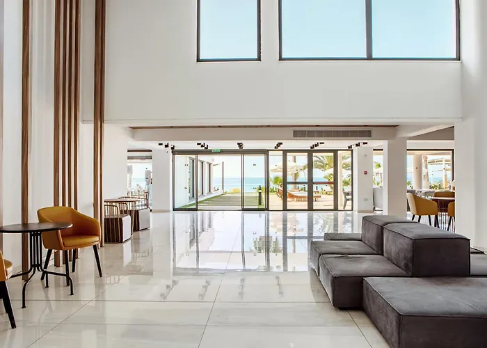 Piere - Anne Beach Hotel